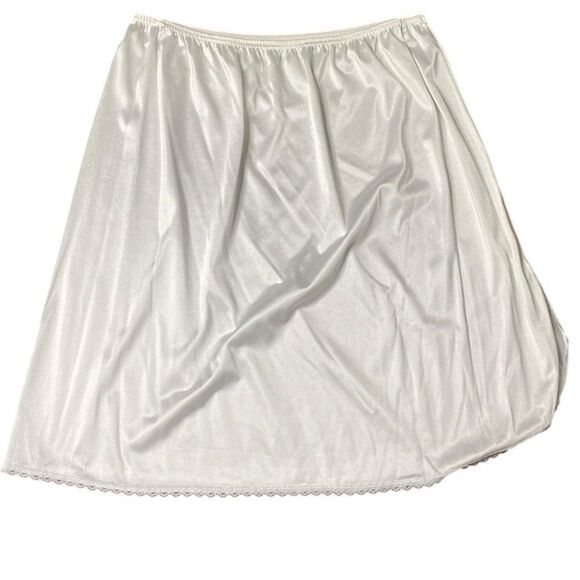 VASSARETTE Satin Short Slip - Picture 1 of 6